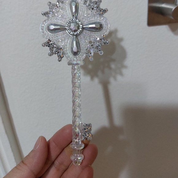 Glittering Key Cross Xmas Ornament - Picture 4 of 5